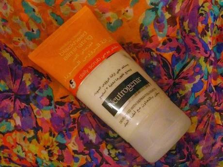 Tried & Tested: Neutrogena Visibly Clear Blackhead Eliminating Daily Scrub