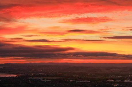 Sunrise on top of Arthurs seat