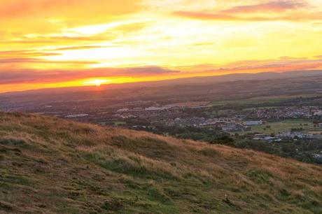 Sunrise on top of Arthurs seat