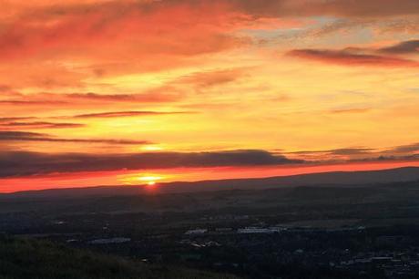 Sunrise on top of Arthurs seat