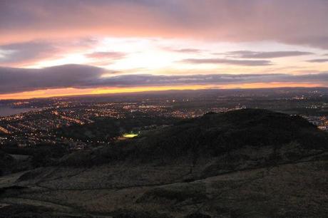 Sunrise on top of Arthurs seat