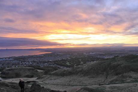 Sunrise on top of Arthurs seat