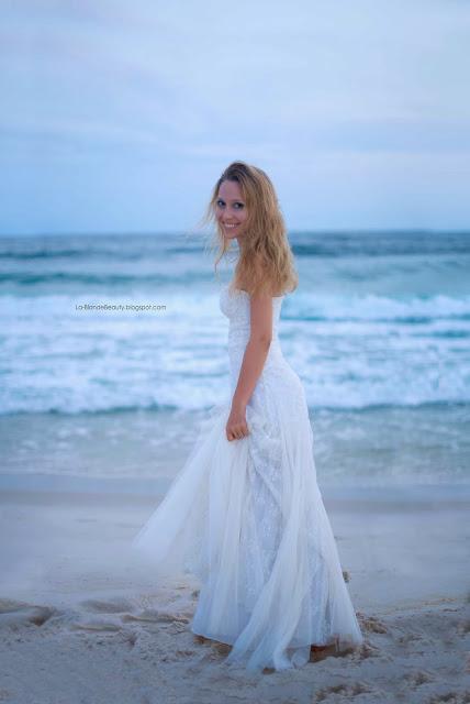 Paradise Island (La Blonde Beauty)