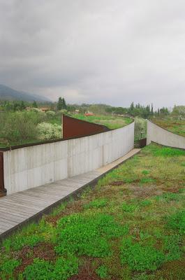 build | ranch house in italy