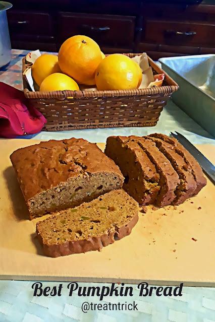 Easy Pumpkin Bread recipe @ treatntrick.blogspot.com