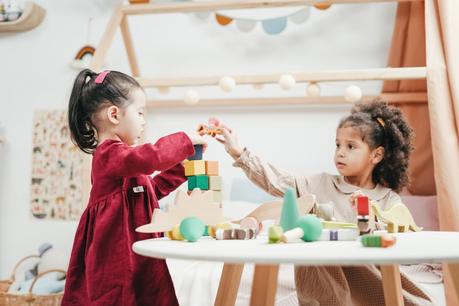 Expert Tips to Choose the Right Child Care Centre for Your Little One
