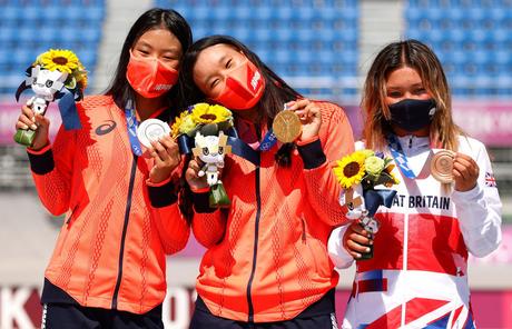 Tokyo Olympics 2021: 7 Heartwarming Moments & Records 15 silver medalist Kokona Hiraki, gold medalist Sakura Yosozumi, bronze medalist Sky Brown Tokyo Olympics 2021- Mongersmint