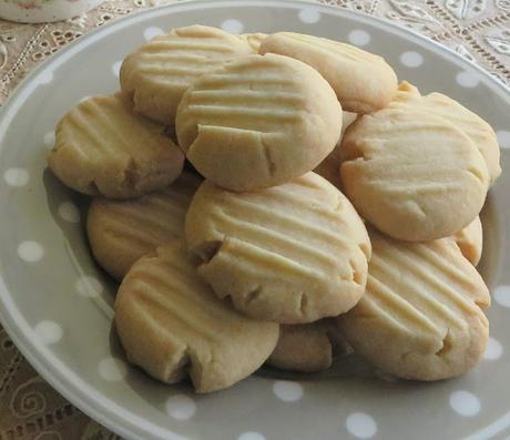 Mary Berry's 3-Ingredient Fork Cookies