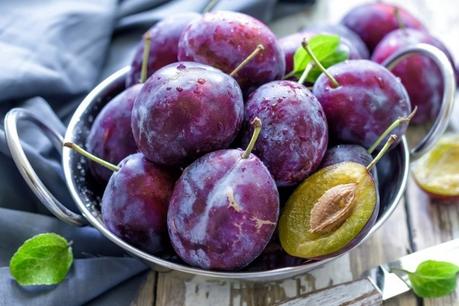 Plums: Benefits, Nutritional Facts, Side Effects and How to Use