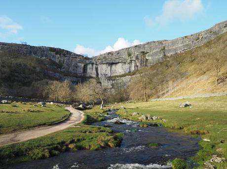 A group hiking meeting up in the Yorkshire Dales using the Hiiker app A picture containing grass, sky, outdoor, mountain
Description automatically generated