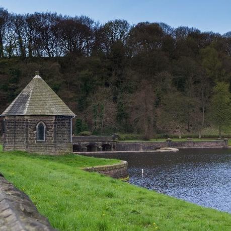 We now have over 407,000 KM of hiking trails around the world. The Sheffield Country Walk is a trail around the outskirts of said city. It passes many archaeological, industrial and historic sites on its 84 km journey and there is also some countryside thrown in; farmland, riverside paths and open moorlands to the west. Starting and finishing in Eckington, it is of medium difficulty; it has nearly 6,000 ft of elevation gain so be prepared for some hills!