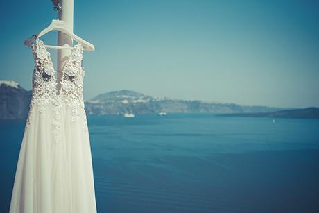summer-romantic-wedding-santorini-white-peonies-roses_03