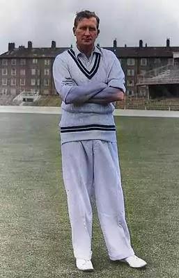 Top 10 highest wickets taker bowler in a Test Image of James Charles Laker.