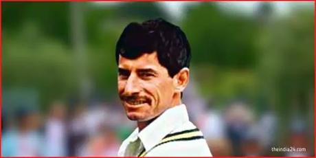 Top 10 highest wickets taker bowler in a Test Image of Sir Richard Hadlee.