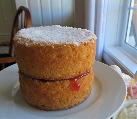 Classic Victoria Sponge Cake (small batch)