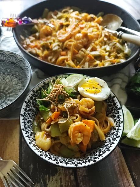Easy Thai Red Curry Shrimp Noodles