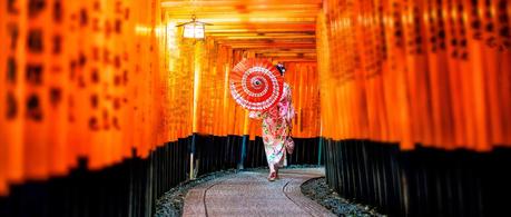 Japanese girl in Yukata with red umbrella at Fushimi Inari Shrine in Kyoto, Japan - best time to visit Japan