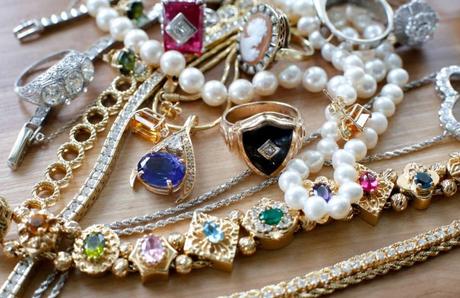 Why Should You Wear Vintage Jewellry and Rings? Why Should You Wear Vintage Jewellry and Rings?