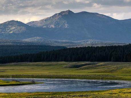 9 Best Hikes in Yellowstone National Park