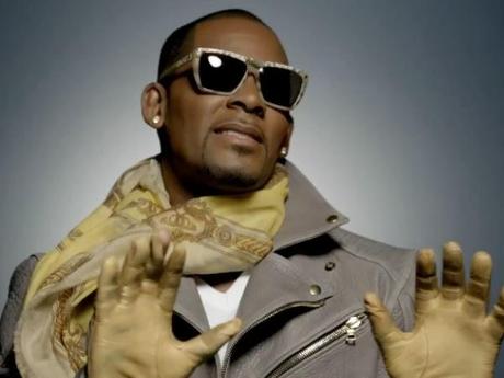 R Kelly Loves A Cookie ...