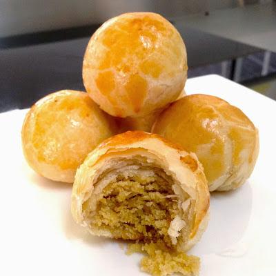 Tau sar peah (mungbean paste filled pastry)