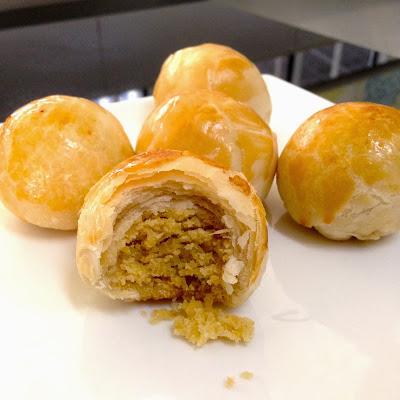 Tau sar peah (mungbean paste filled pastry)