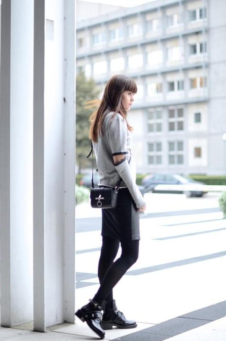 outfit balenciaga buckle boots black and gray look