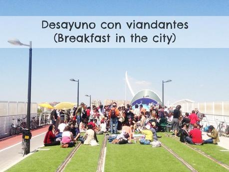 Breakfast in the city desayuno con viandantes, Valencia - TheMowWay.com