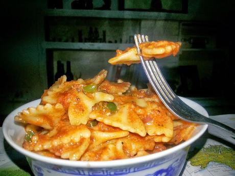 Farfalle Desi style with Tomato and Green Peppers and  Amul Pepper Cheese Spread