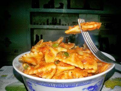 Farfalle Desi style with Tomato and Green Peppers and  Amul Pepper Cheese Spread