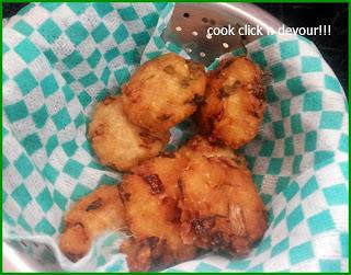 Aval vadai(Deep fried dumplings with beaten rice)(No soak no grind recipe)