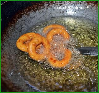 Kodubale(kodbale-karnataka special muruku)