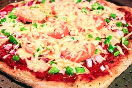 green pepper and onion pizza