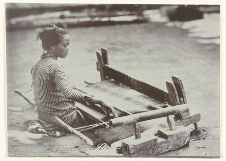 Early photography: Javanese Woman Weaving Cloth on a Loom – Kassian Céphas