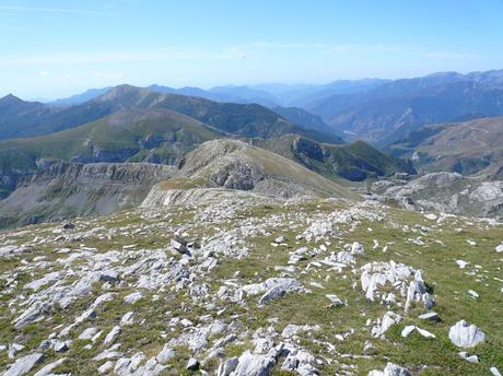 Beautiful views of the Ligurian Sea, to the south, and the hills of the Maritime Alps and the Ligurian Apennines, north (Part 4).