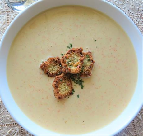 Garlic & White Cheddar Bisque