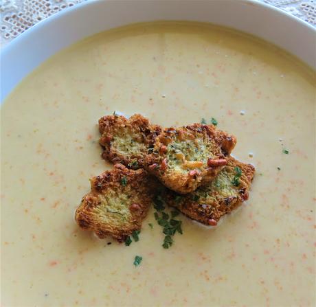 Garlic & White Cheddar Bisque