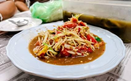 Tam mak hoong: Laos-style papaya salad
