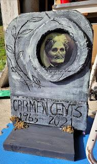 Funny Headstone Props to Make for the Yard