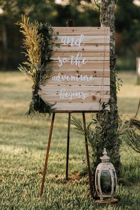 summer wedding trends outdoor wooden sign decoraed with greenery raeleigh photography