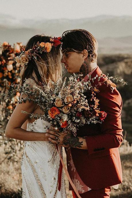 summer wedding trends bohemian couple in rust colors bridal bouquet with roses darkmaito
