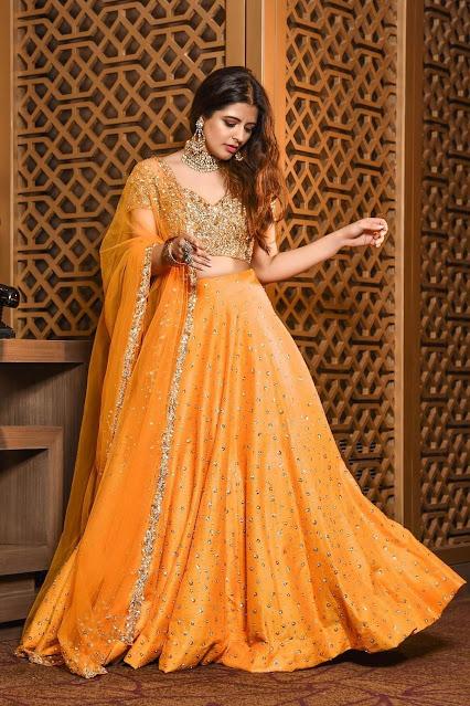 7 Best Festive Outfits and Accessories Ideas to try This Diwali
