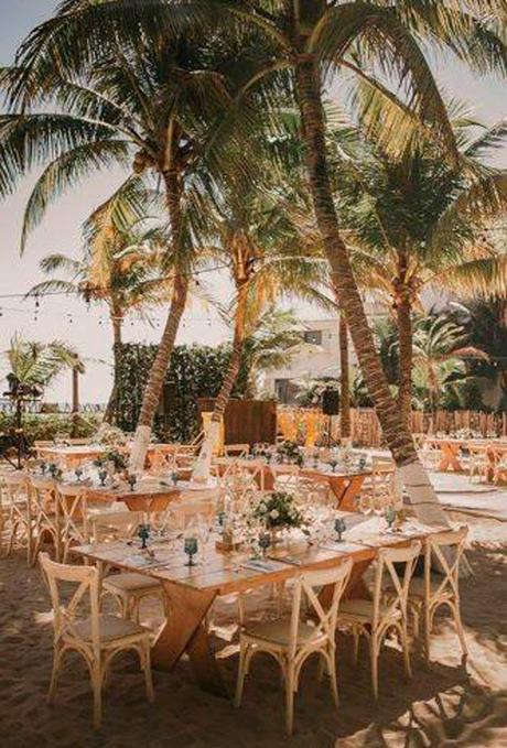 tropical-wedding-decor-otdoor-tropical-decor-Pablo-Laguia