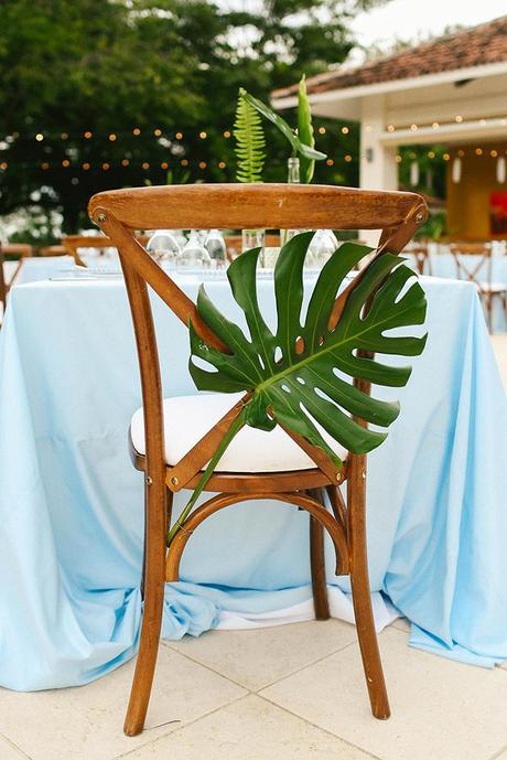 tropical-wedding-decor-vintage-chair-decor-W_E Photographie