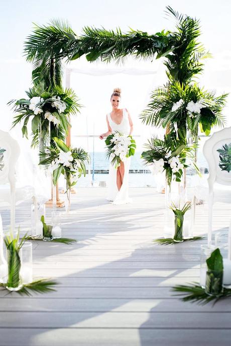 tropical-wedding-decor-tropical-ceremony-decor-Alicia-Thurston-Photography