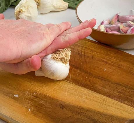 How To Peel Garlic 4 Different Ways