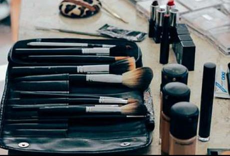 Tips To Ace Your Everyday Makeup Cosmetic Gift Hampers