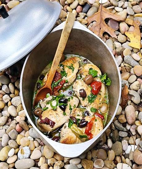 One Pot Easy Mediterranean Chicken