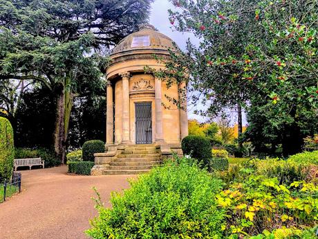 Royal Leamington Spa: Pump Rooms, Gardens, & Parade