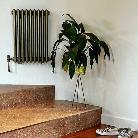 close up of the Milano Windsor bronze column radiator